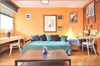 Split Art Apartment